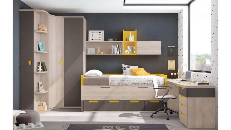 chambre de gar&ccedil;on avec mur gris anthracite, lit &agrave; tiroirs en bois clair, touches de jaune et bureau sous la fen&ecirc;tre
